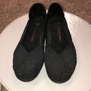 Bernie Mev Black size 6 ballet flats